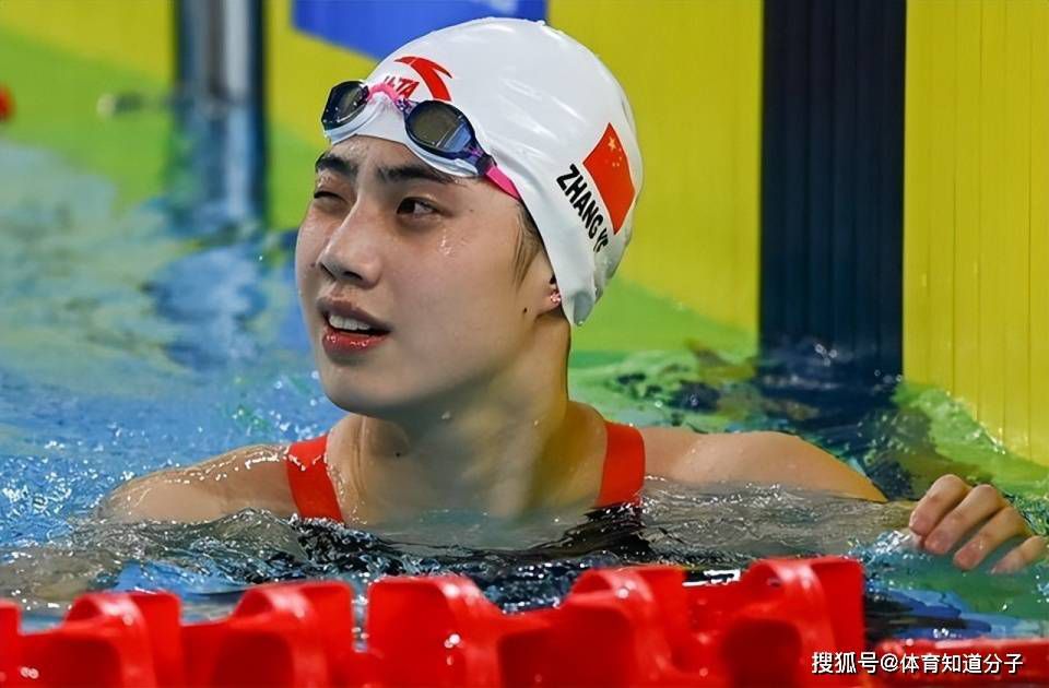 说着，他转移话题，对刘家辉道：刘先生，我们一会儿去你公司聊聊？没问题。